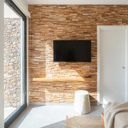 Noma - Design Space With Pool In Villa
