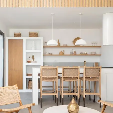 Noma - Design Space With Pool In Βίλα
