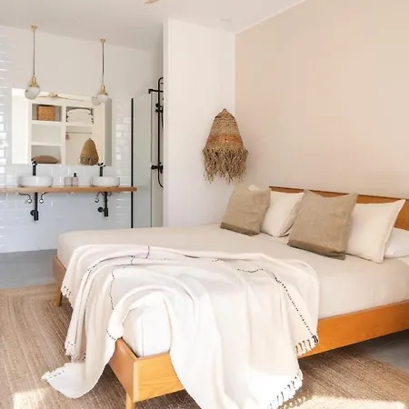Noma - Design Space With Pool In Βίλα Κοραλέχο